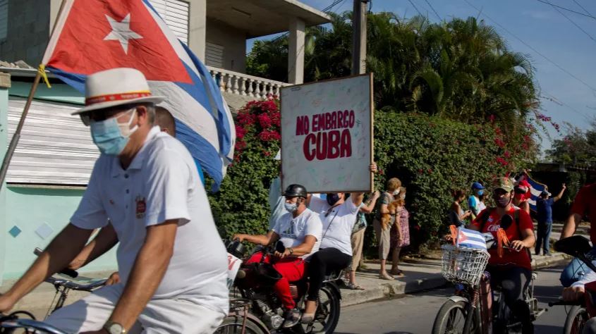 Los nuevos líderes cubanos prometen continuidad a una población que busca el cambio